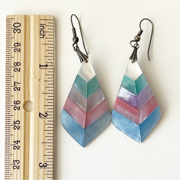 Mother of Pearl Fished Multi Color drop earrings - Picture 3 of 4